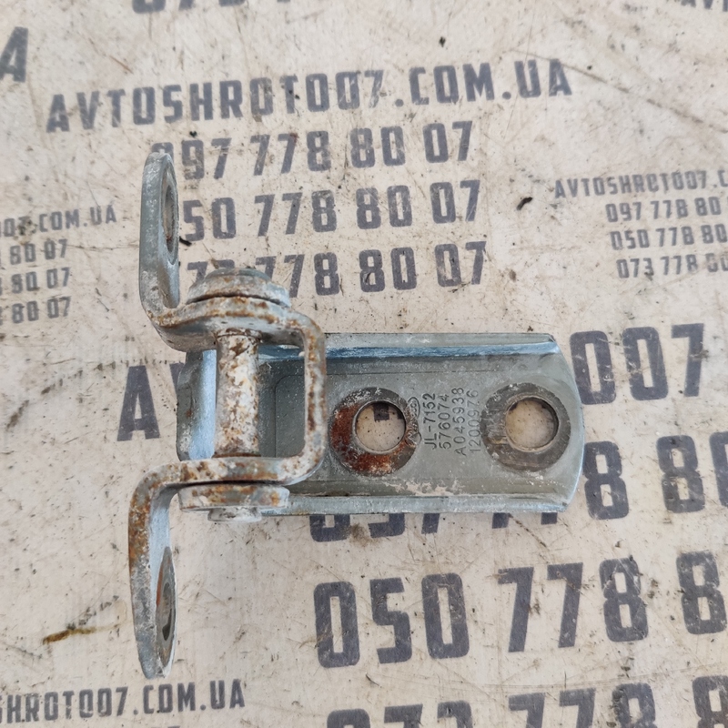 Дверна завіса Geely MK (06-15) 1.5 бенз задня права A045938