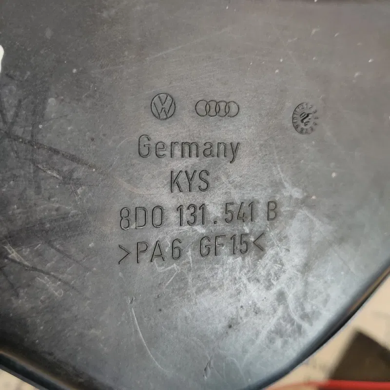 Вакуумний резервуар Audi A4 B5 (94-01) 8D0131541B