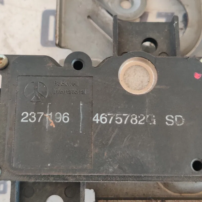 Замок дверей Chrysler Voyager 3 (96-01) OEM 4675782g