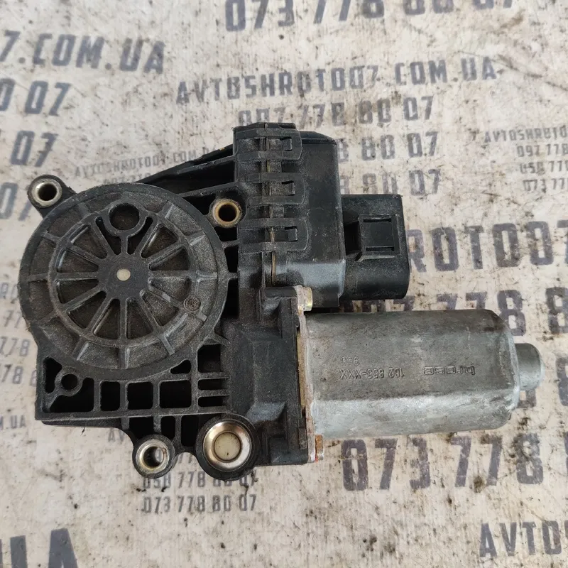 Мотор склопідіймача Audi A6 C5 передній лівий OEM 130821775