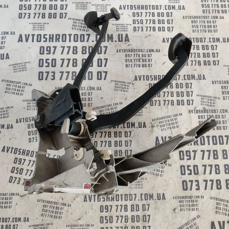 Кронштейн педалі тормоза Audi A6 C5 (97-05) OEM 8D2721316M