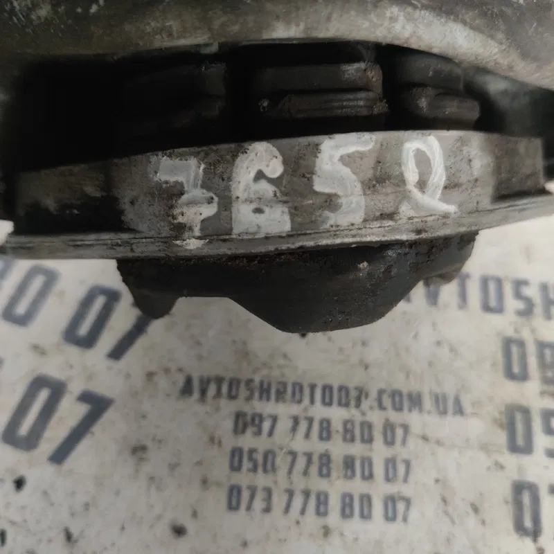 Подушка МКПП Volkswagen Passat B5 (96-05) права 8D0399151J