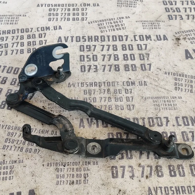 Завіса кришки багажника Audi A4 B5 (94-01) OEM 8d5827302a