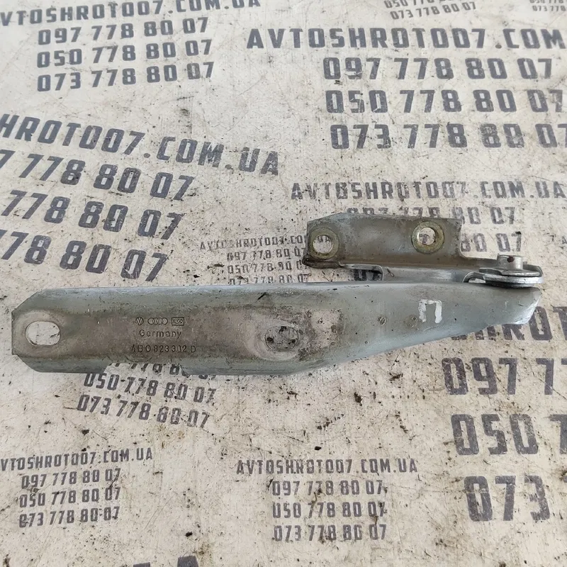 Петля капоту Audi A6 C5 (97-05) права OEM 4b0823302d
