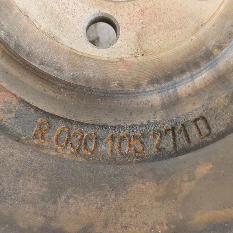 Маховик Volkswagen Golf 4 OEM r030105271d