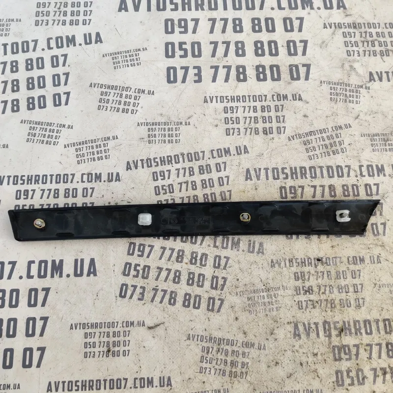 Накладка BMW 320 e46 (98-05) передня права OEM 51418200726