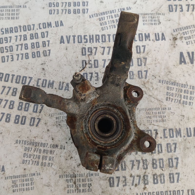 Цапфа передня права Renault Scenic 1 (96-03) OEM 7700832768