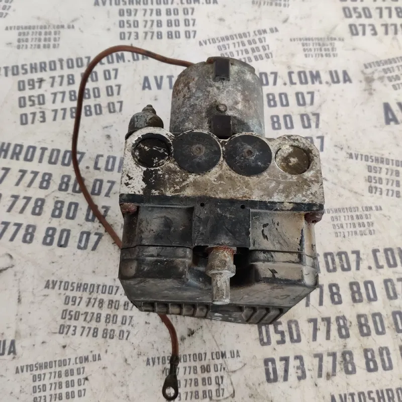 Блок управління АБС Volkswagen Passat B5 (96-05) 8D0614111
