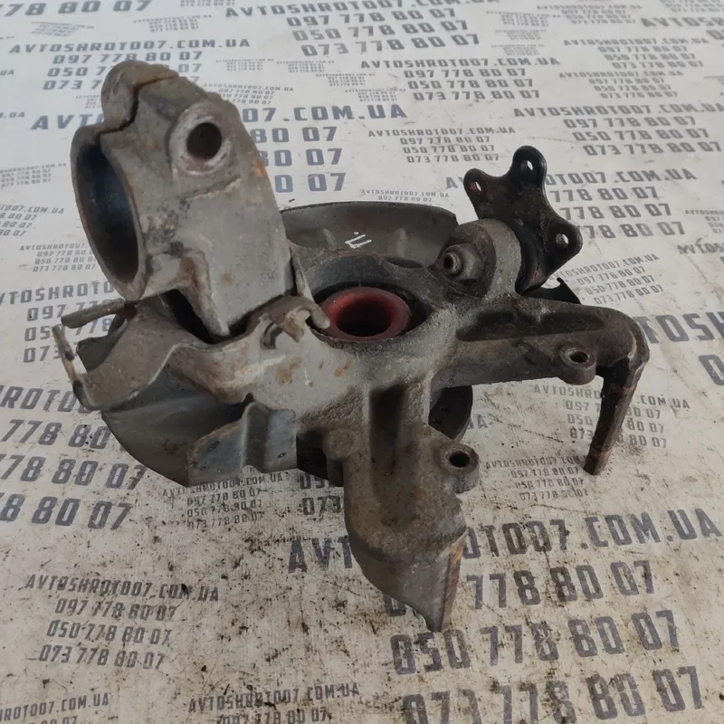 Цапфа Skoda Fabia 2 (07-14) передня права 6r0615312