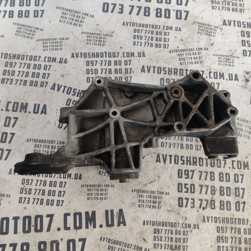 Кронштейн генератора Audi A4 B5 (94-01) OEM 058145523e фото 2