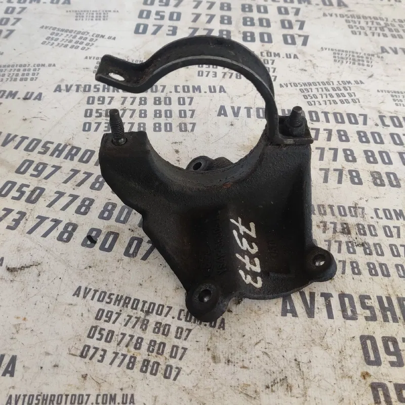 Кронштейн двигуна Ford Transit правий OEM ys4w3k305ad