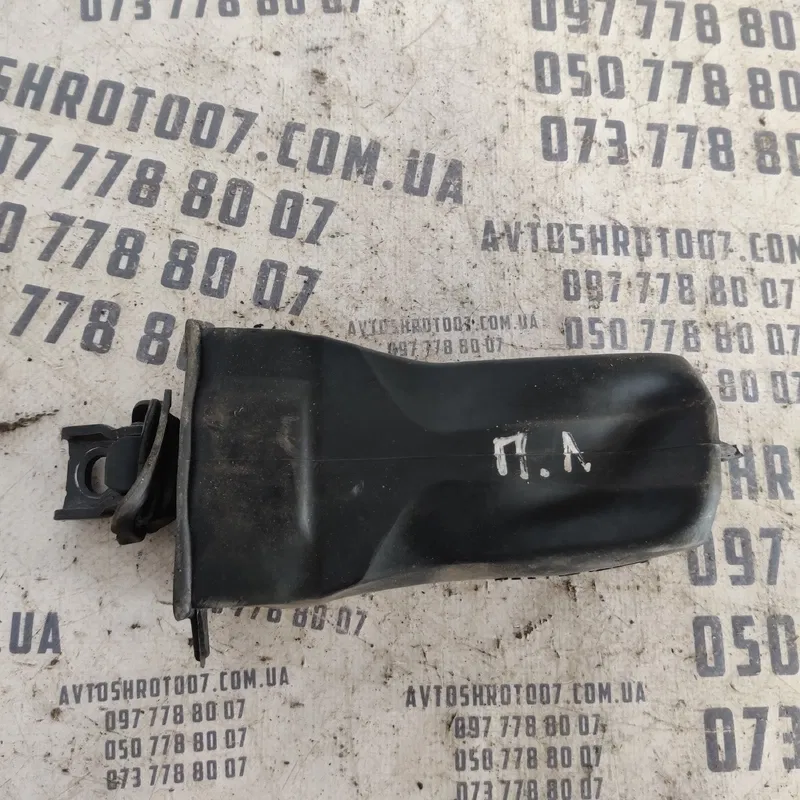 Обмежувач дверей VW Passat B8 USA (11-19) зад.пр. 561837267