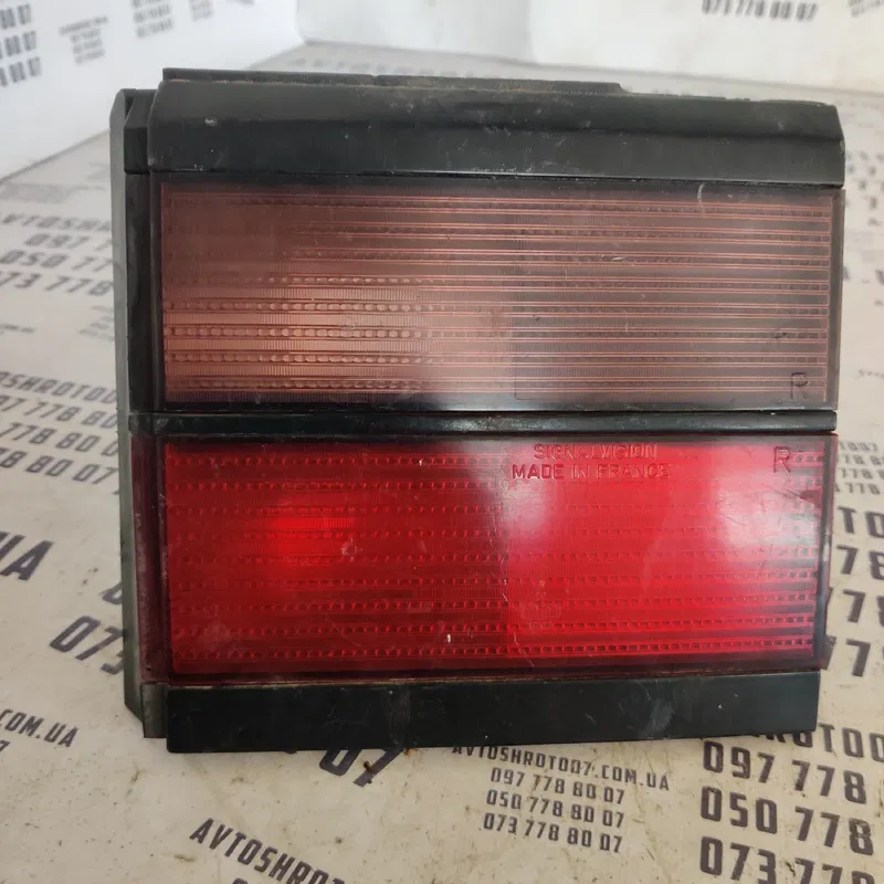 Ліхтар задній VW Passat B3 (88-93) правий OEM 333945108