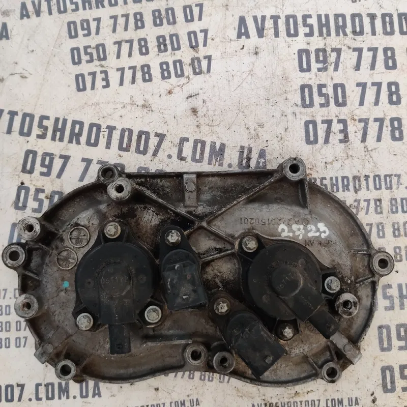Кришка двигуна Mercedes W221 (05-13) ліва OEM a2720150201
