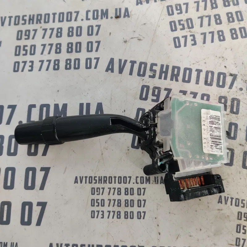 Перемикач підрульовий правий Geely MK 06-16 1.5б OEM 574228