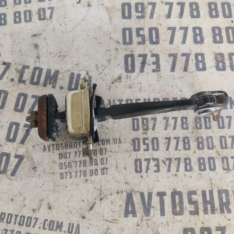 Обмежувач дверей Geely MK (06-15) 1.5 перед. ліва OEM 576052