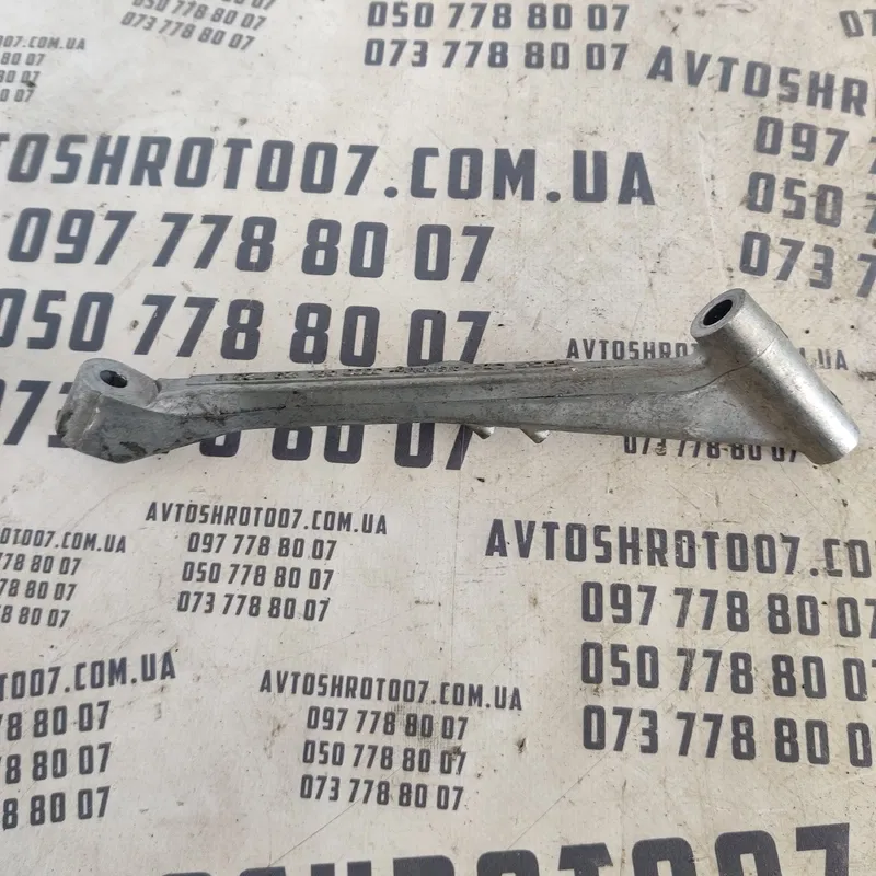 Кронштейн впускного колектора Audi A4 B8 (08-16) 06L129723B