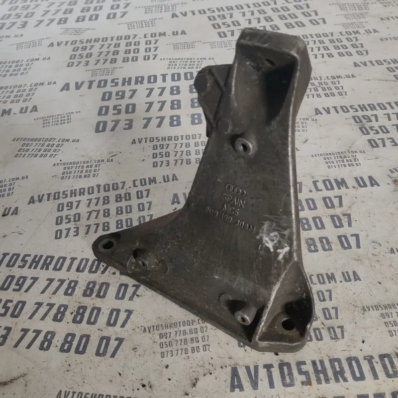 Кронштейн подушки двигуна Passat B5 96-05 права 8D0199308M