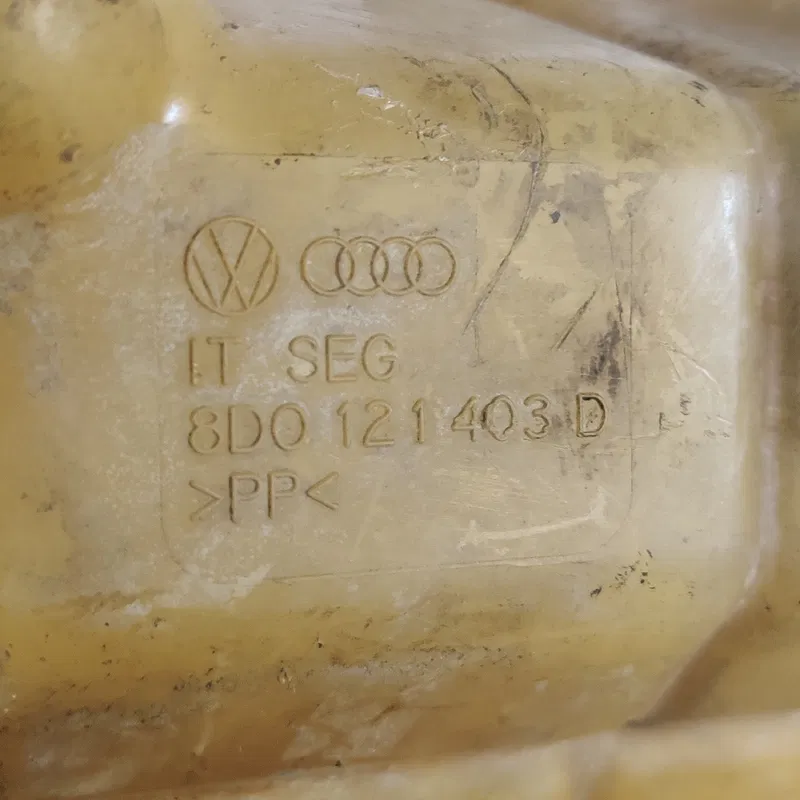 Бачок розширювальний Audi A4 B5 (94-01) OEM 8D0121403D