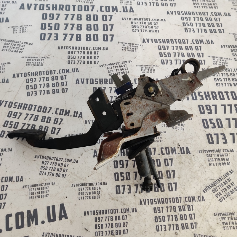 Педаль щеплення Mazda 3 BK (03-09) OEM kg19300
