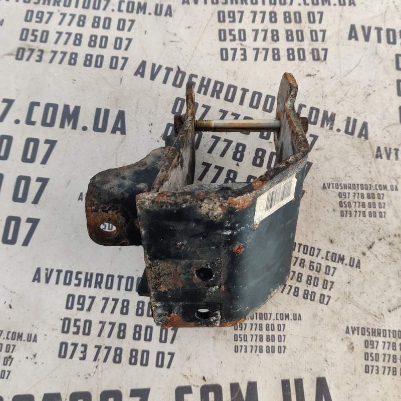 Кронштейн подушки КПП Geely MK 06-15 1.5 бенз OEM 7805760801