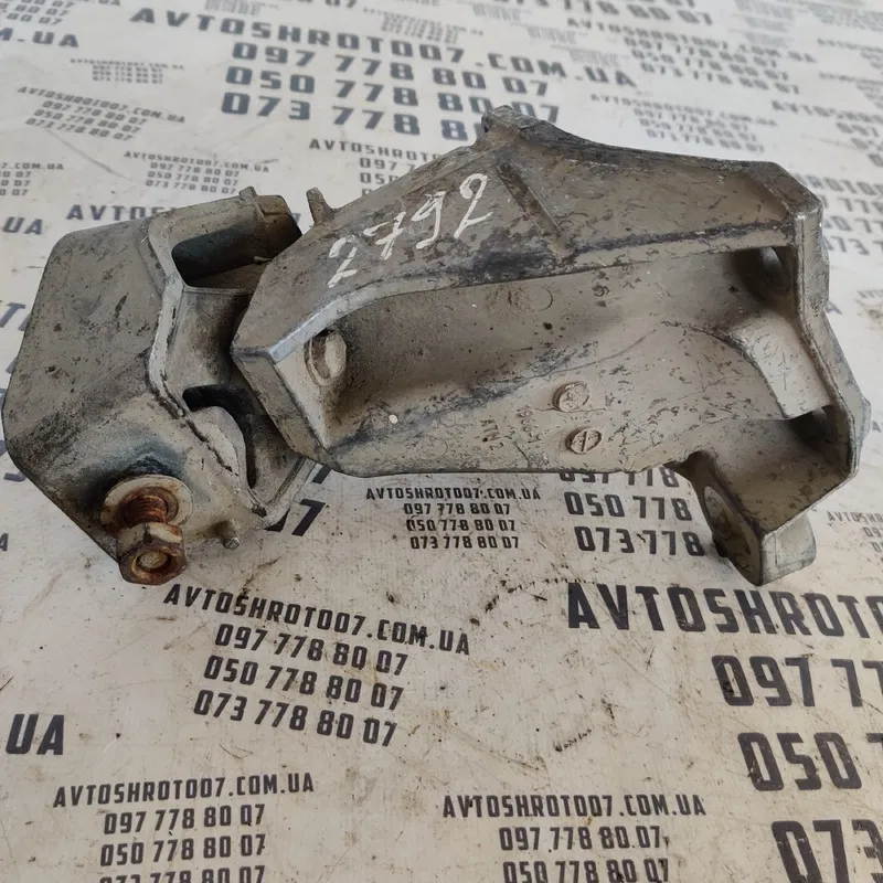 Кронштейн подушки двигуна Audi A6 C4 права OEM 4A0399114K