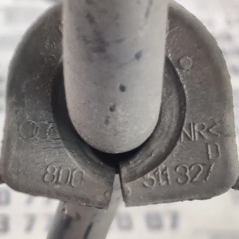 Стабілізатор Volkswagen Golf 4 задній OEM 8D0511327D