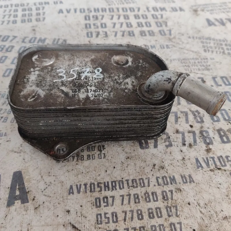 Радіатор масляний Volkswagen Sharan 1A OEM 06b117021
