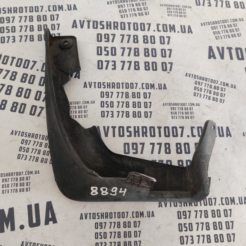 Бризговик Kia Sorento 2 (09-14) перед. лівий OEM 868502P000