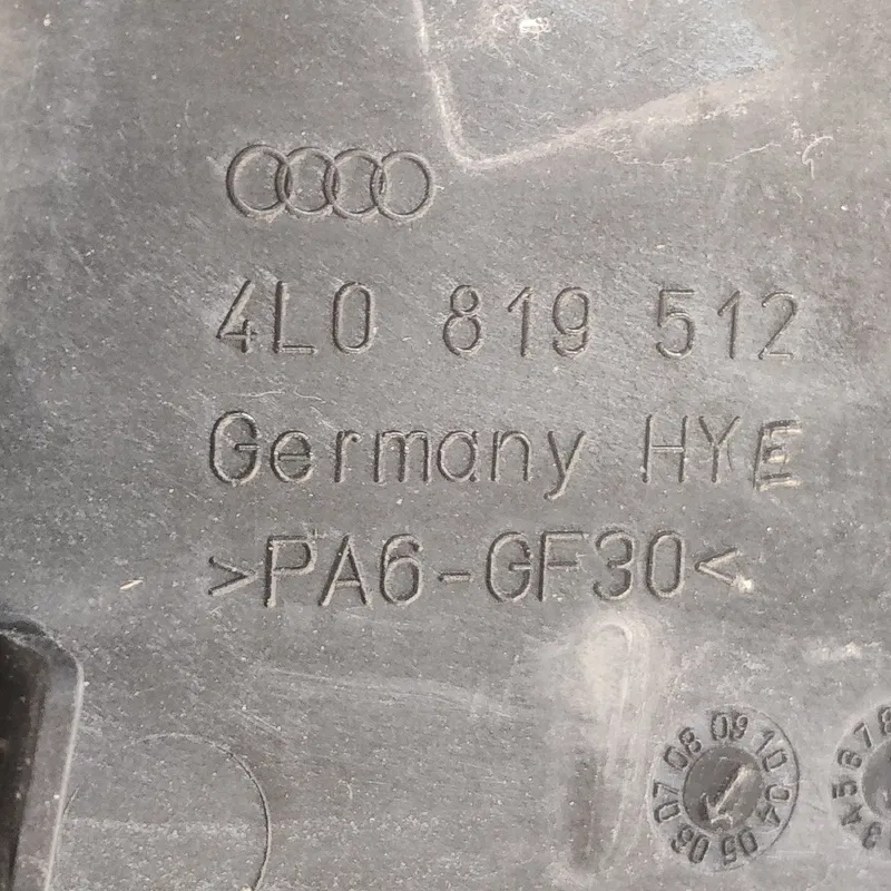 Накладка зовнішня Audi Q7 4L (05-15) 3.6 Бенз OEM 4L0819512