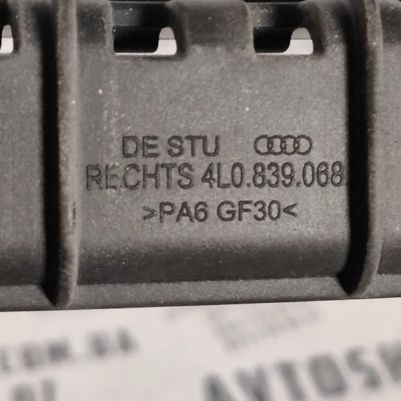 Направл. скла Audi Q7 4L 05-15 3.6Б зад. права OEM 4L0839068