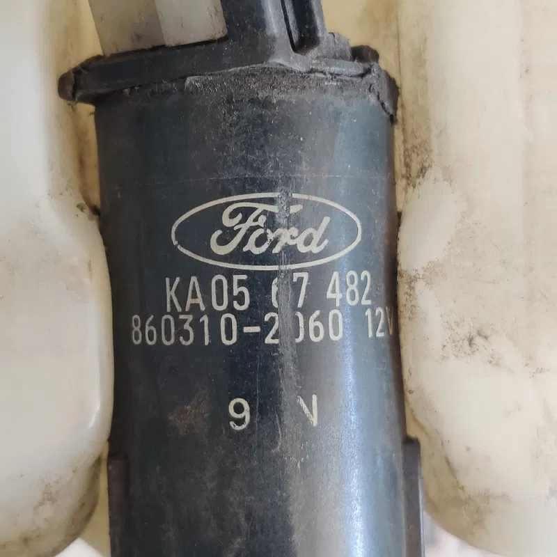 Бачок омивача Ford Mustang 5 (05-14) задній OEM 8603102060