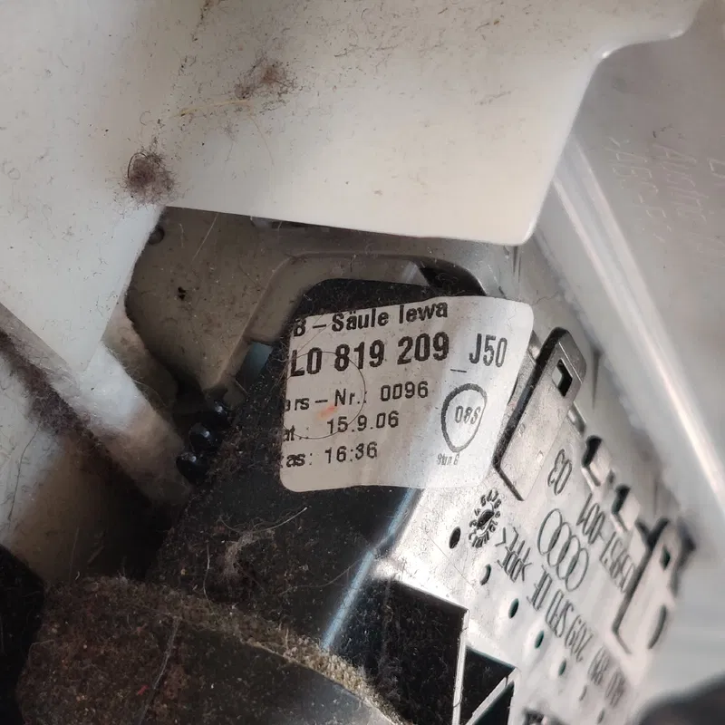 Накладка Audi Q7 4L (05-15) 3.6 Бензин ліва OEM 4L0819723