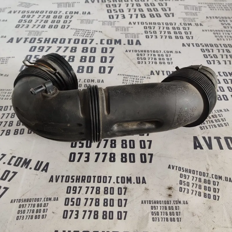 Патрубок повітряний Audi Q7 4L (05-15) 3.6 Бензин 7L0129684B