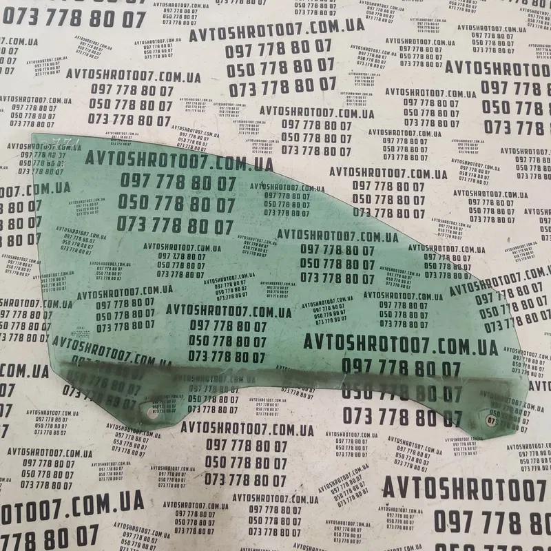 Скло дверей Audi A6 C5 (97-05) переднє праве OEM 43r00082