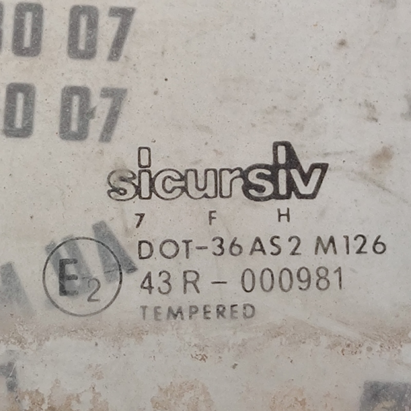Скло дверей VW Golf 3 (91-98) переднє ліве OEM 43R000981