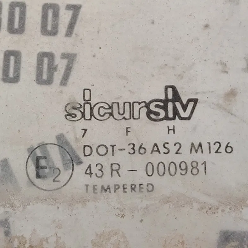 Скло дверей VW Golf 3 (91-98) переднє ліве OEM 43R000981