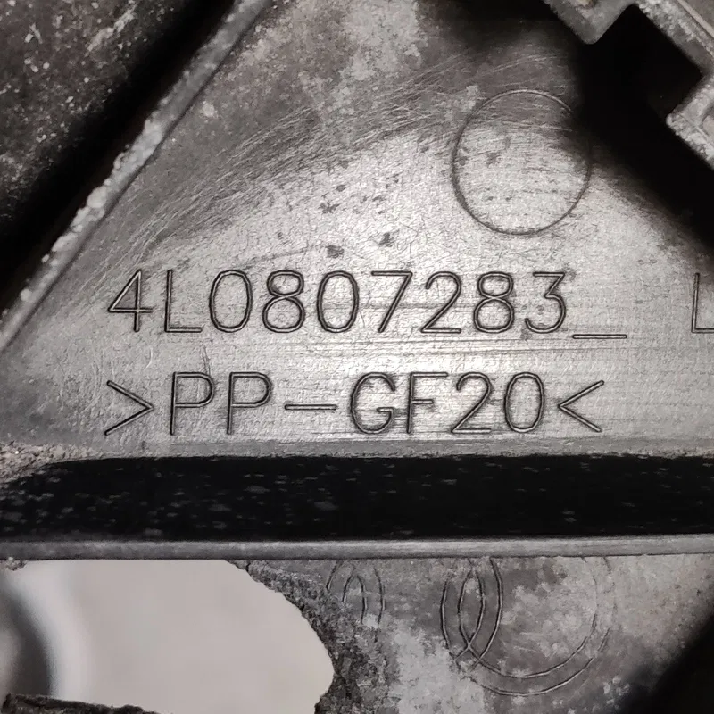 Кронштейн бампера Audi Q7 4L (05-15) 3.6Б лів. OEM 4L0807283