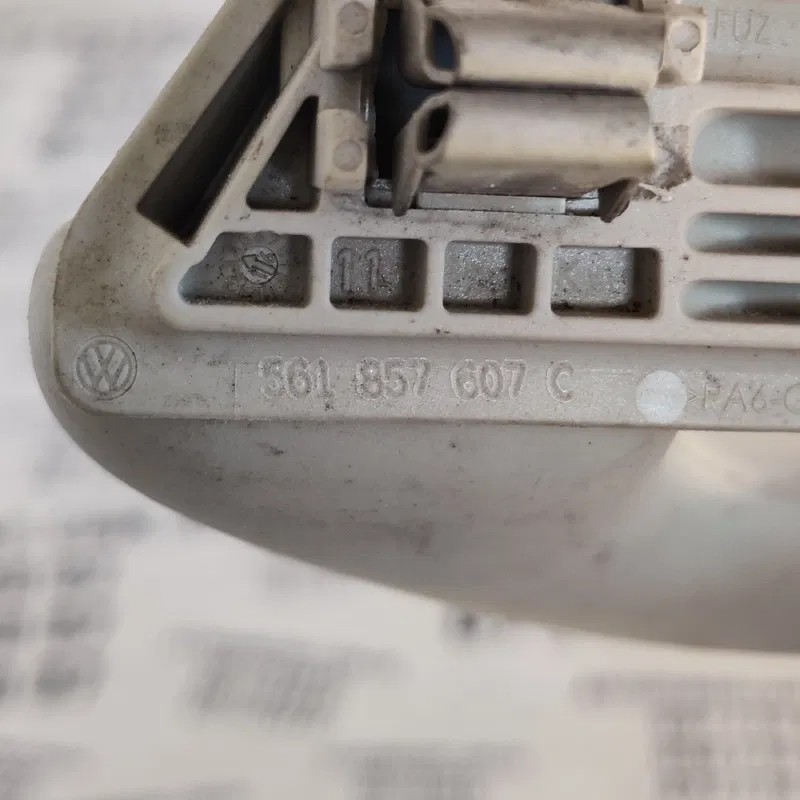 Ручка внутрішня VW Passat B8 USA (11-22) OEM 561857607C
