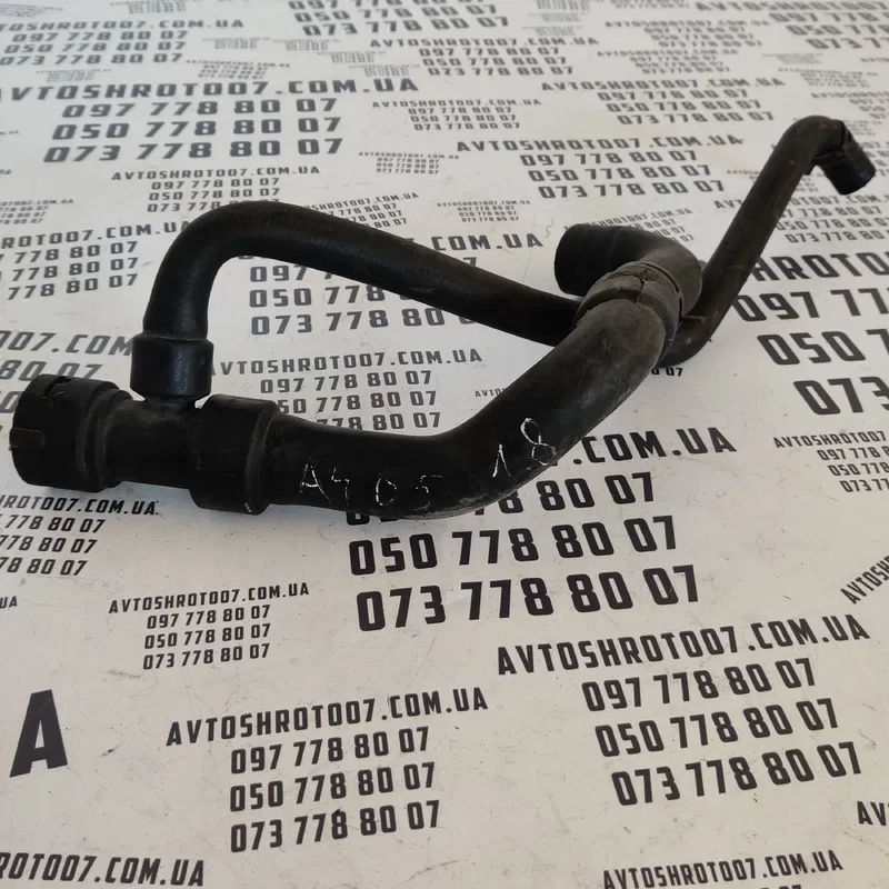 Трубка охолодження VW Passat B5 (96-05) нижня OEM 8D0121055G