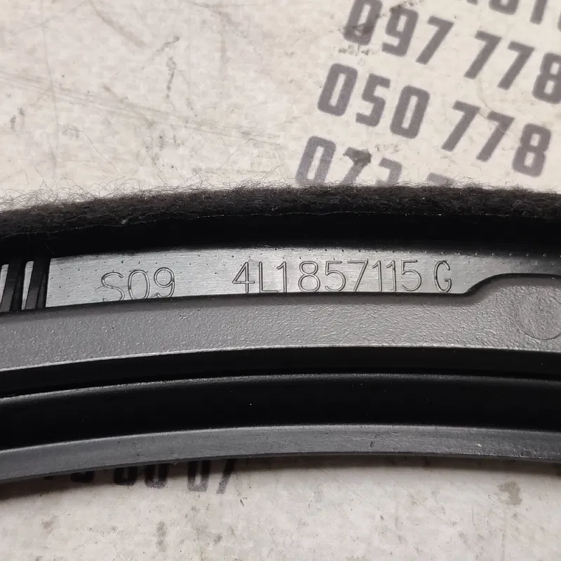 Накладка салону Audi Q7 4L (05-15) 3.6 Бензин OEM 4l1857115g
