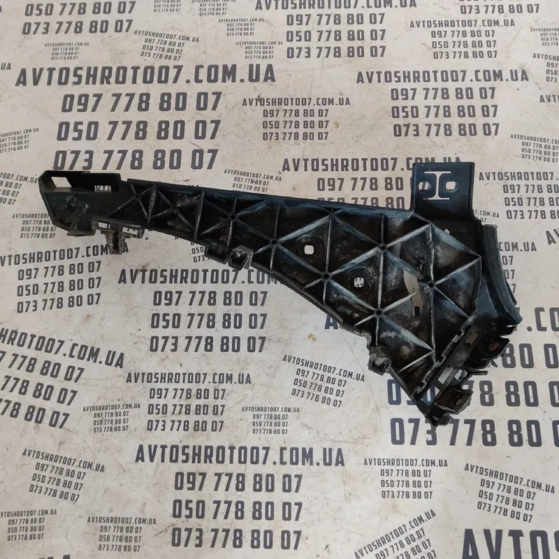 Кронштейн бампера Audi Q7 4L (05-15) 3.6Б лів. OEM 4L0807283