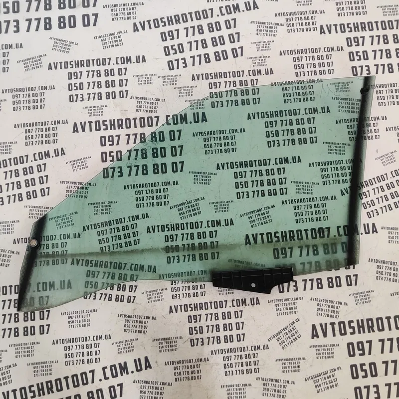 Скло дверей Audi 80 B3 (86-91) переднє праве OEM 893837572