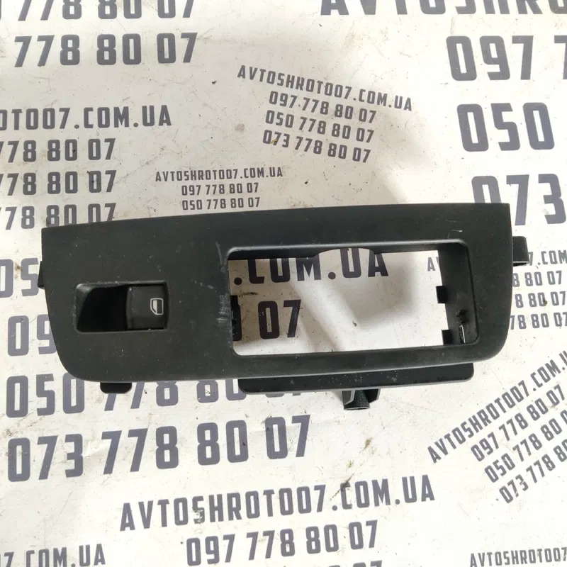 Ручка внутр. Audi Q7 4L 05-15 3.6Б зад.права OEM 4M1864037