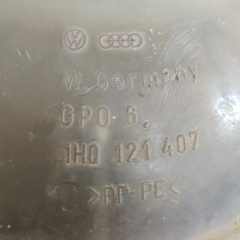 Бачок розширювальний Volkswagen Passat B3 OEM 1H0121407