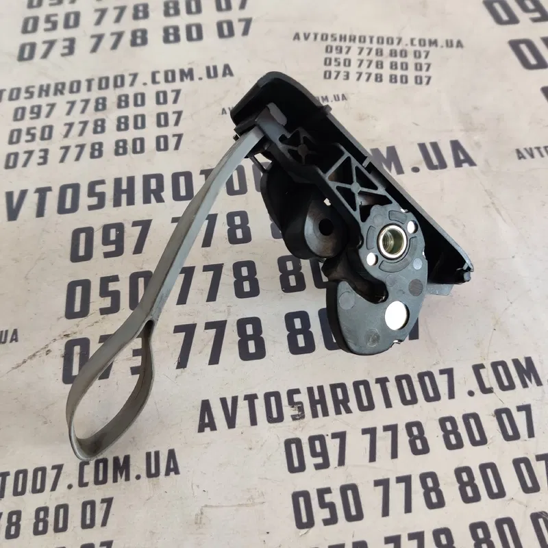 Замок заднього сидіння Citroen C1 OEM l0011561