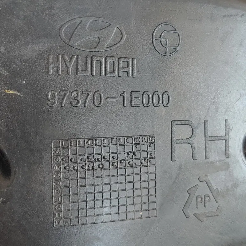 Воздуховод Hyundai Accent 3 (05-10) нижній правий 973701E000
