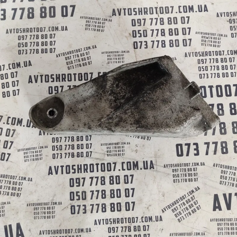 Кронштейн двигуна Audi Q7 4L 05-15 3.6 Бензин OEM 022199308