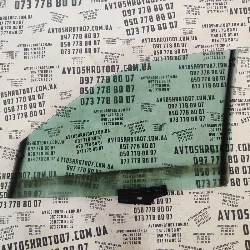 Скло дверей Audi A8 D2 (94-02) переднє праве OEM 4d0837572b
