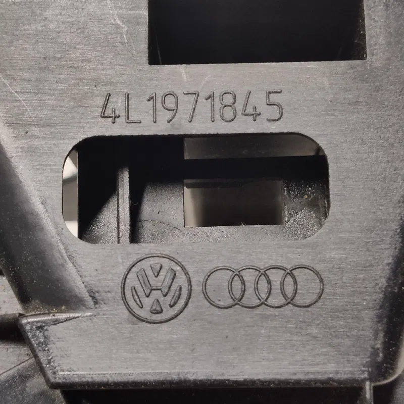 Кронштейн Audi Q7 4L (05-15) 3.6 Бензин OEM 4L1971345